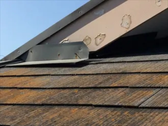 雨仕舞い板金の浮き